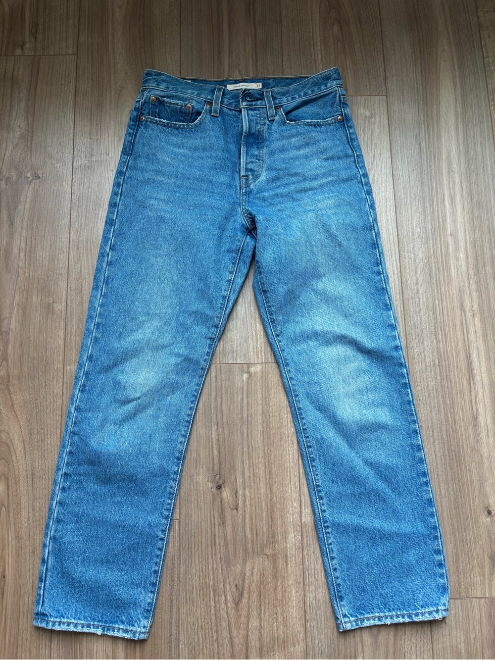 Levi’s Wedgie Straight Jeans | Size 27 | Medium Wash | Button Fly